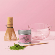 Matcha Baby Traditional Set – mit Rosa Glas-Schale